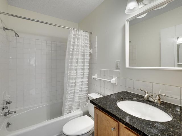 2727 W 43rd Street 409, Minneapolis, MN 55410