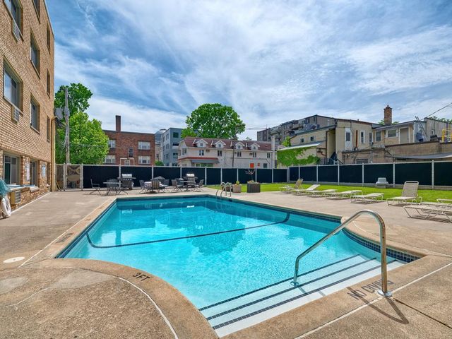 2727 W 43rd Street 409, Minneapolis, MN 55410