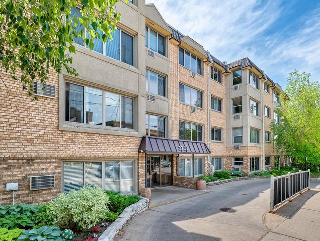 2727 W 43rd Street 409, Minneapolis, MN 55410