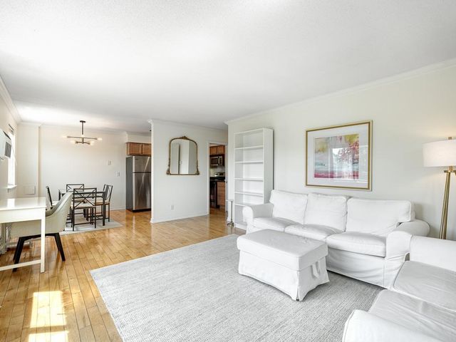 2727 W 43rd Street 409, Minneapolis, MN 55410