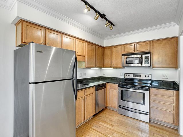 2727 W 43rd Street 409, Minneapolis, MN 55410