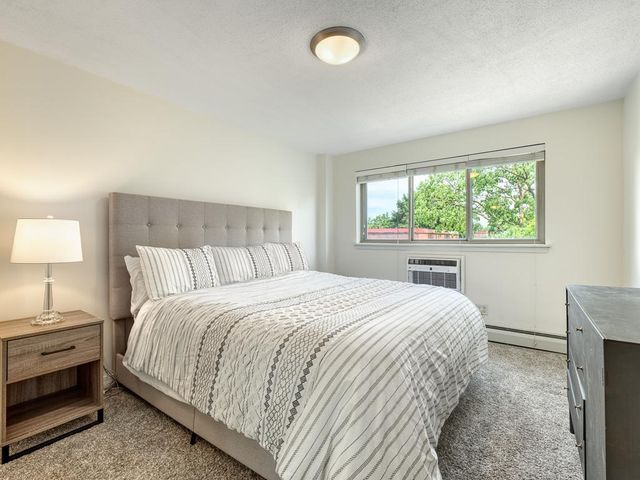 2727 W 43rd Street 409, Minneapolis, MN 55410