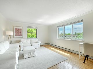 2727 W 43rd Street 409, Minneapolis, MN 55410