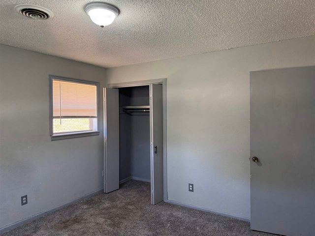 718 SW Ranch Oak Blvd, Lawton, OK 73501