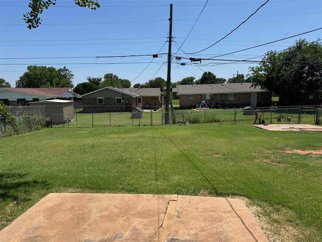 718 SW Ranch Oak Blvd, Lawton, OK 73501