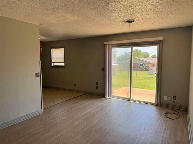718 SW Ranch Oak Blvd, Lawton, OK 73501