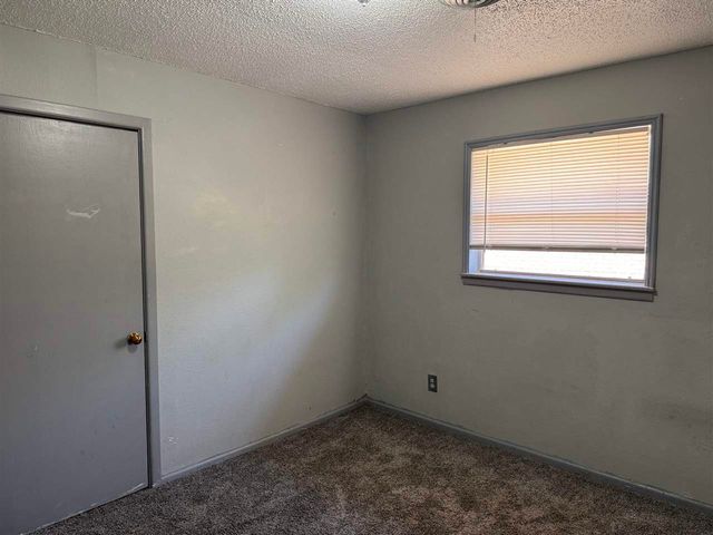 718 SW Ranch Oak Blvd, Lawton, OK 73501
