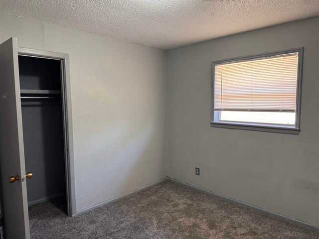 718 SW Ranch Oak Blvd, Lawton, OK 73501