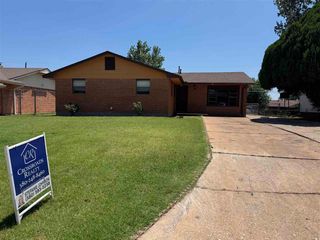 718 SW Ranch Oak Blvd, Lawton, OK 73501