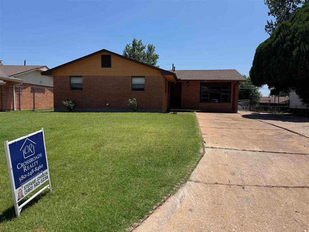 718 SW Ranch Oak Blvd, Lawton, OK 73501