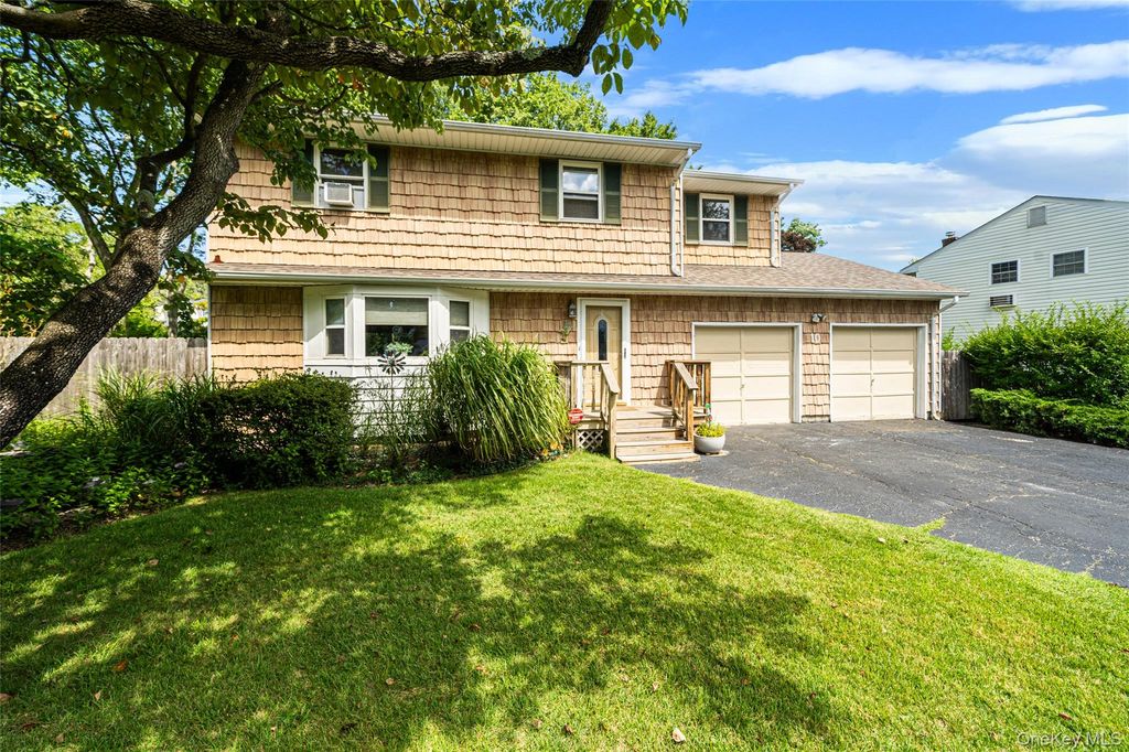 10 Foothill Lane, Smithtown, NY 11787 — photo 2