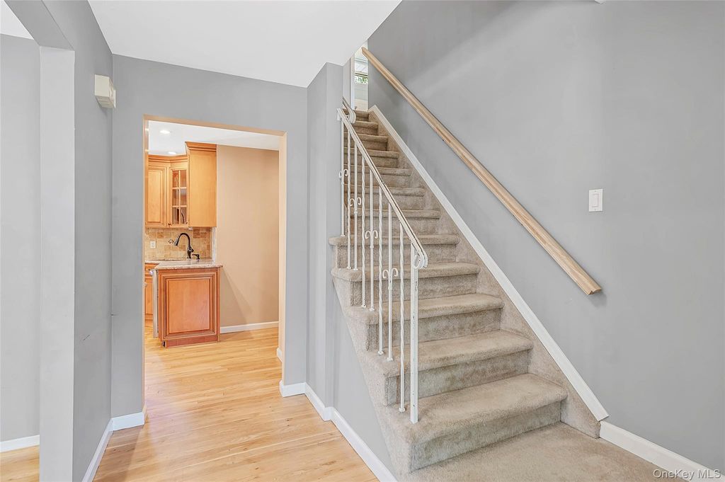10 Foothill Lane, Smithtown, NY 11787 — photo 3