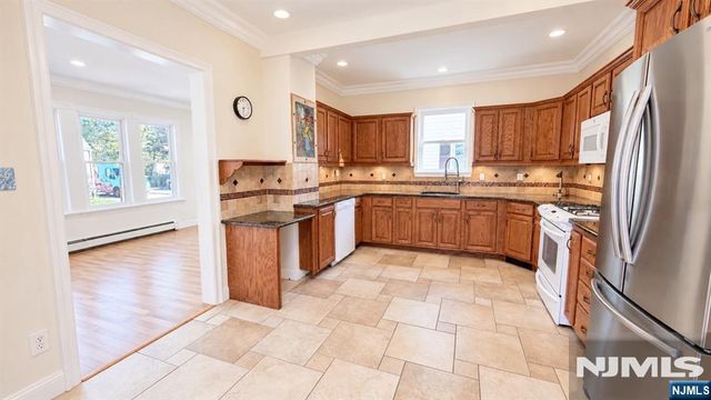 24 Parker Avenue, Hawthorne, NJ 07506