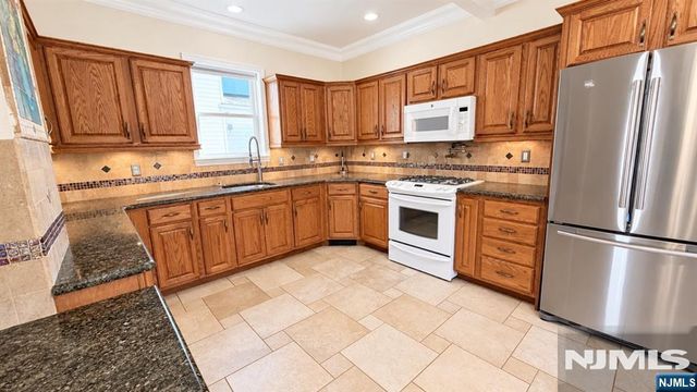 24 Parker Avenue, Hawthorne, NJ 07506