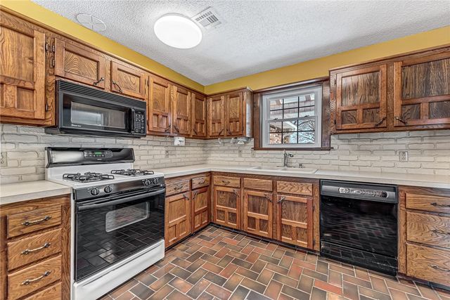 700 Woodland Drive, Rogers, AR 72756