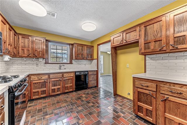 700 Woodland Drive, Rogers, AR 72756