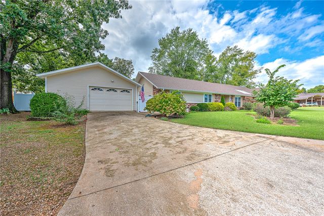 700 Woodland Drive, Rogers, AR 72756