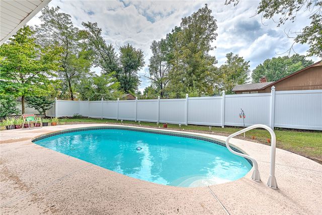 700 Woodland Drive, Rogers, AR 72756