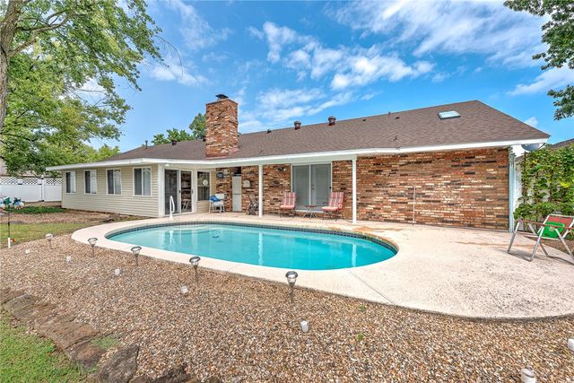 700 Woodland Drive, Rogers, AR 72756