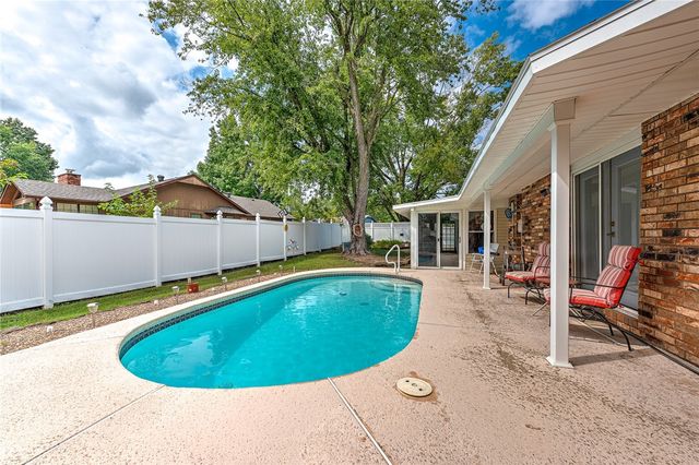 700 Woodland Drive, Rogers, AR 72756