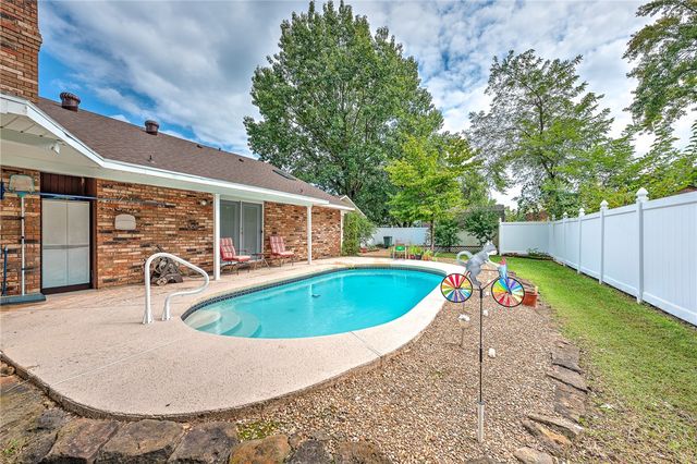 700 Woodland Drive, Rogers, AR 72756