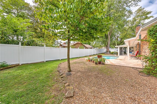 700 Woodland Drive, Rogers, AR 72756