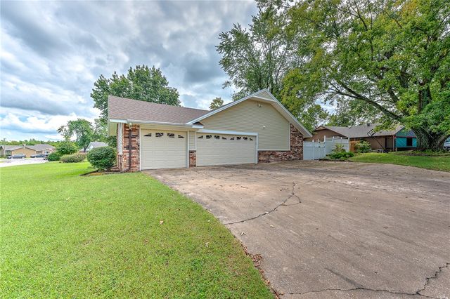 700 Woodland Drive, Rogers, AR 72756