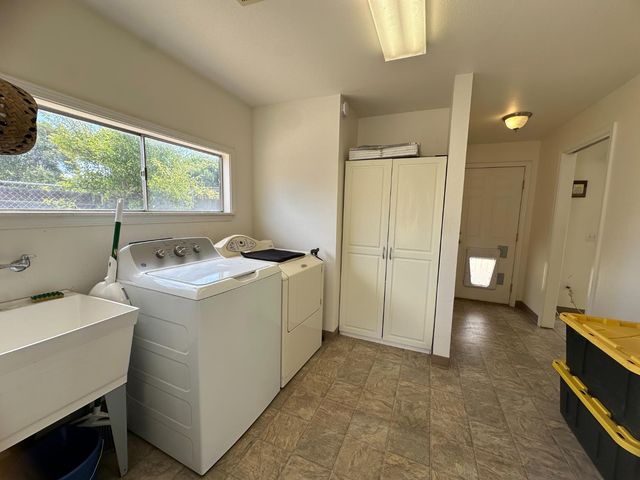 753 W Sample Avenue, Fresno, CA 93704