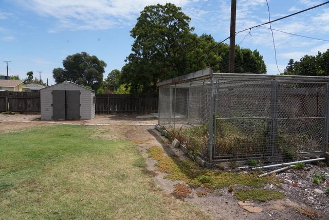 753 W Sample Avenue, Fresno, CA 93704