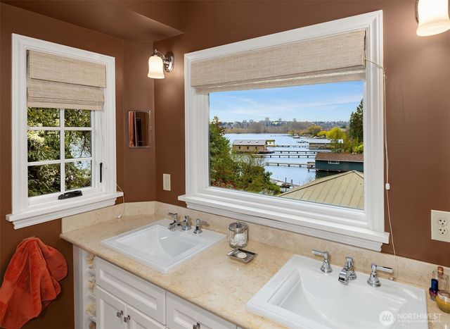 3333 43rd Avenue NE, Seattle, WA 98105