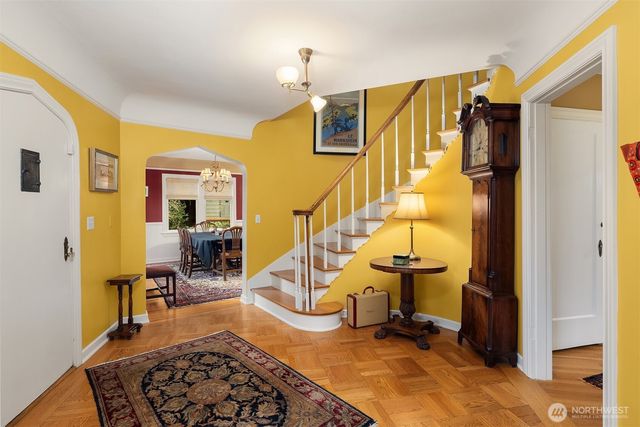 3333 43rd Avenue NE, Seattle, WA 98105