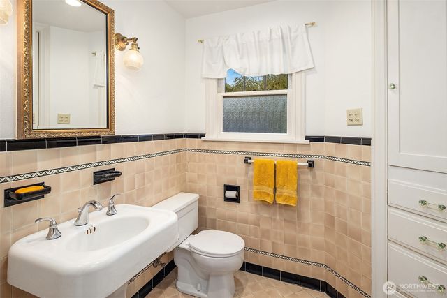3333 43rd Avenue NE, Seattle, WA 98105