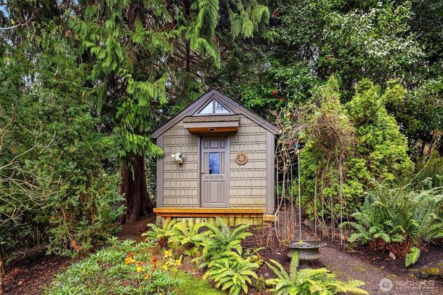 3333 43rd Avenue NE, Seattle, WA 98105