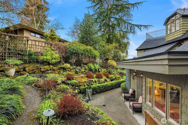 3333 43rd Avenue NE, Seattle, WA 98105