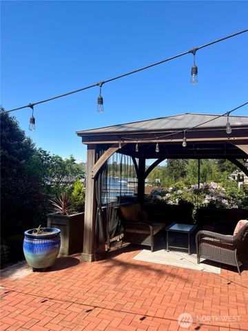 3333 43rd Avenue NE, Seattle, WA 98105