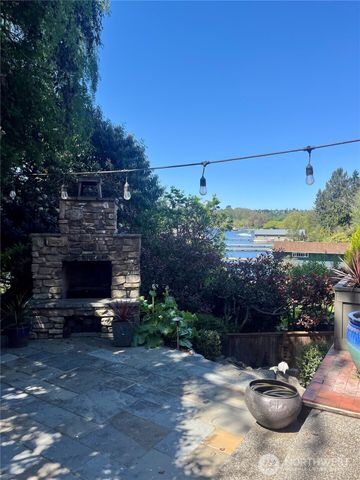 3333 43rd Avenue NE, Seattle, WA 98105