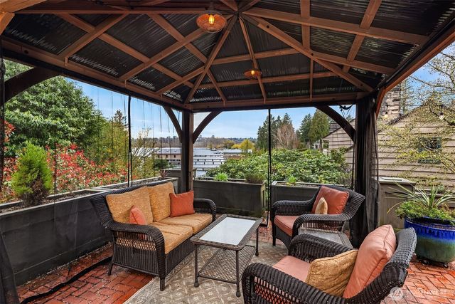 3333 43rd Avenue NE, Seattle, WA 98105
