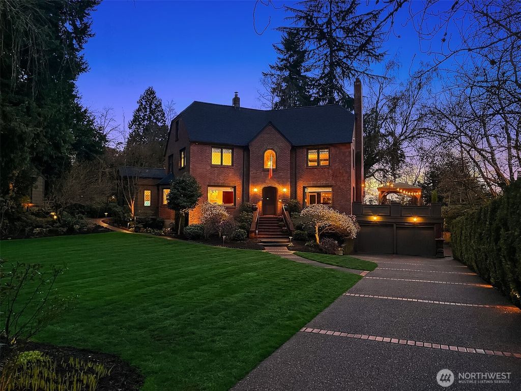 3333 43rd Avenue NE, Seattle, WA 98105