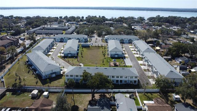 1129 E CAROLINE STREET, Tavares, FL 32778