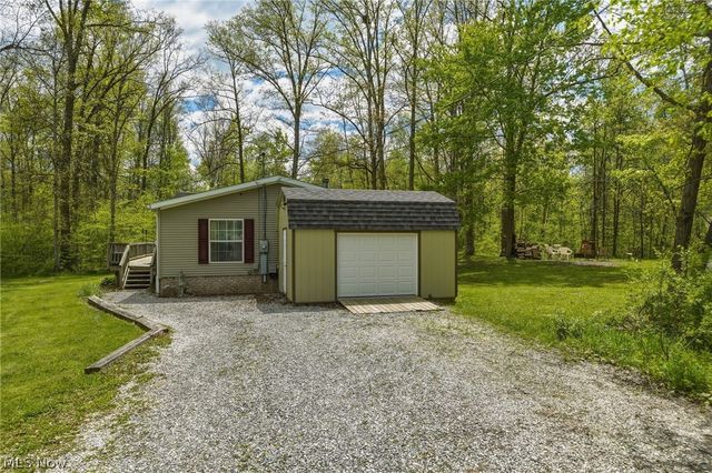 4613 N Lake Road, West Farmington, OH 44491