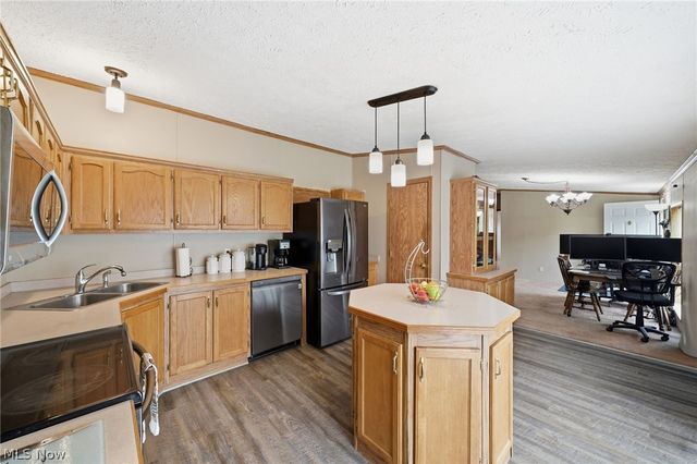 4613 N Lake Road, West Farmington, OH 44491