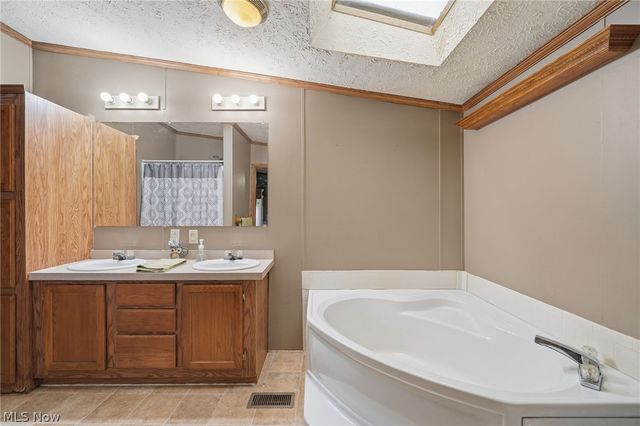 4613 N Lake Road, West Farmington, OH 44491