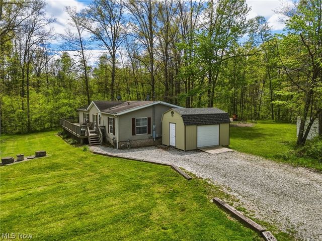 4613 N Lake Road, West Farmington, OH 44491