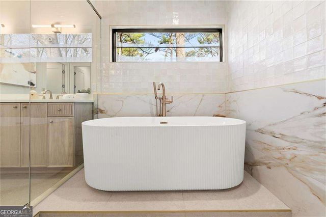 2497 Skyland Trail NE, Brookhaven, GA 30319