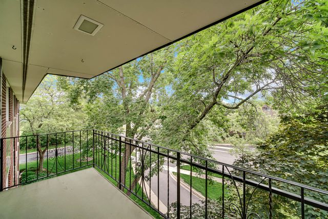 1030 S Fernandez Avenue S 4-M, Arlington Heights, IL 60005