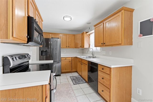 214 Willow Lane, Linden, MI 48451