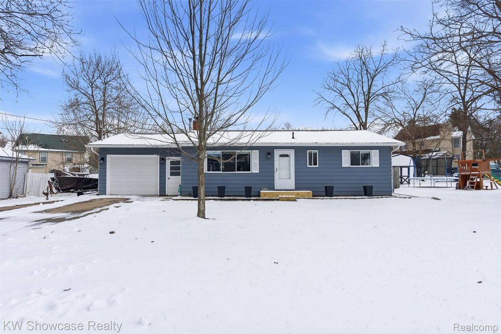 214 Willow Lane, Linden, MI 48451