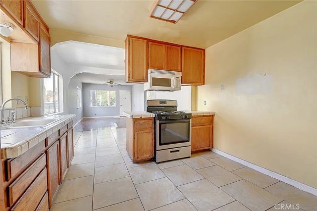 351 West Street, Upland, CA 91786