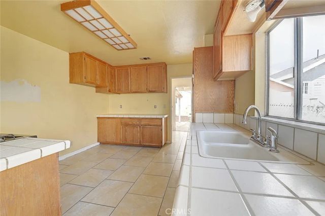 351 West Street, Upland, CA 91786