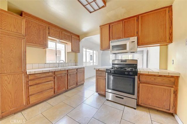 351 West Street, Upland, CA 91786
